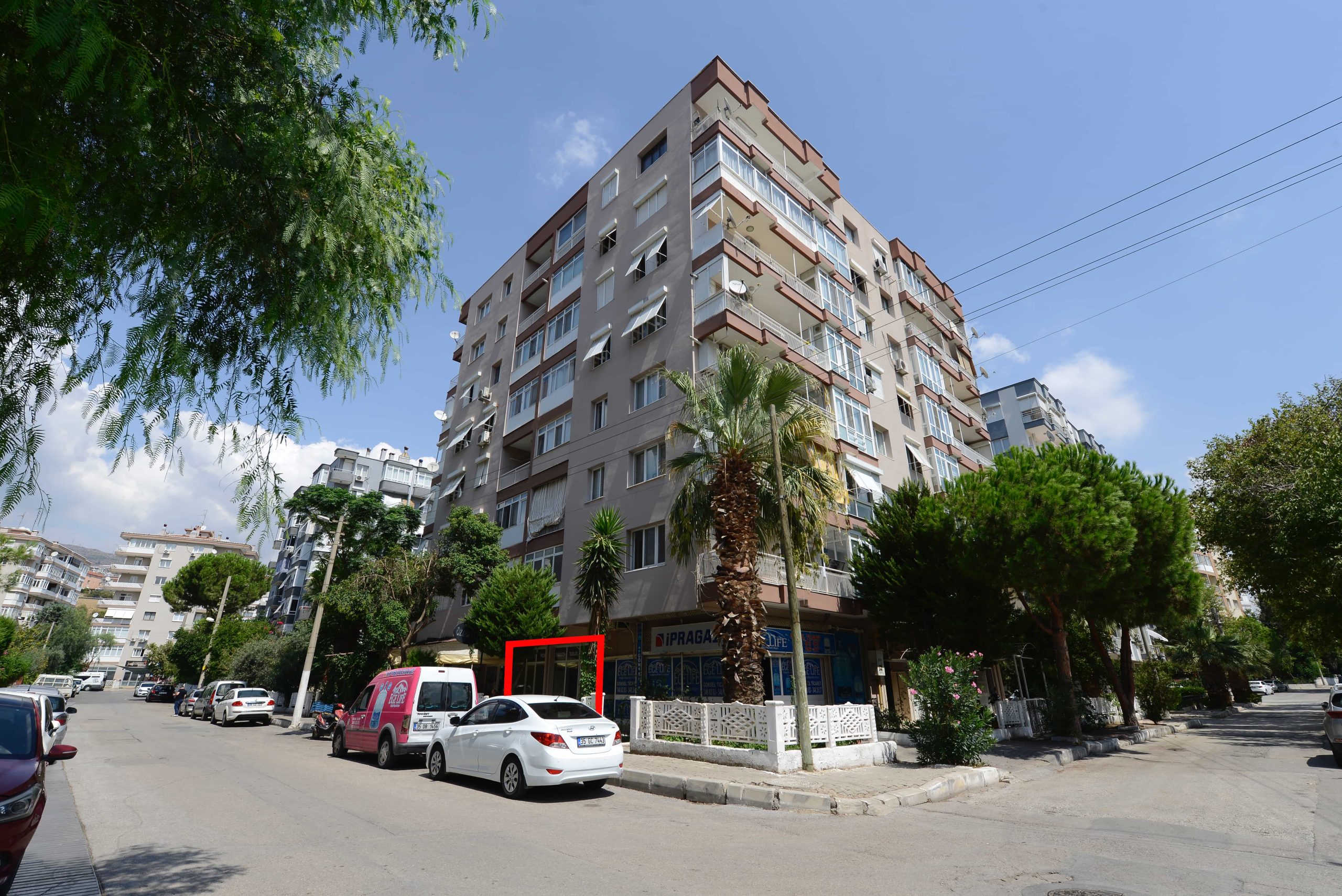 Bayraklı Satılık Dükkan